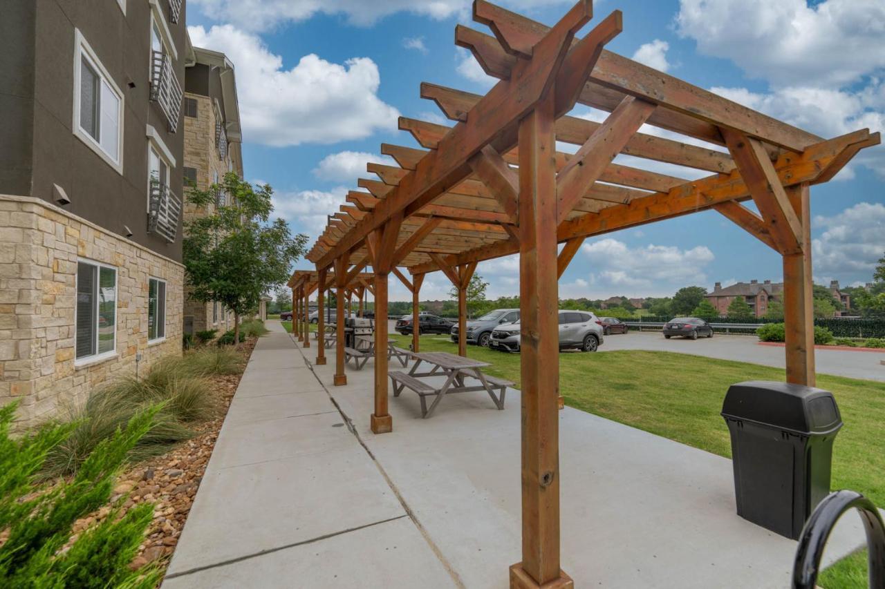 אירווינג Soka Suites Dallas - Las Colinas מראה חיצוני תמונה